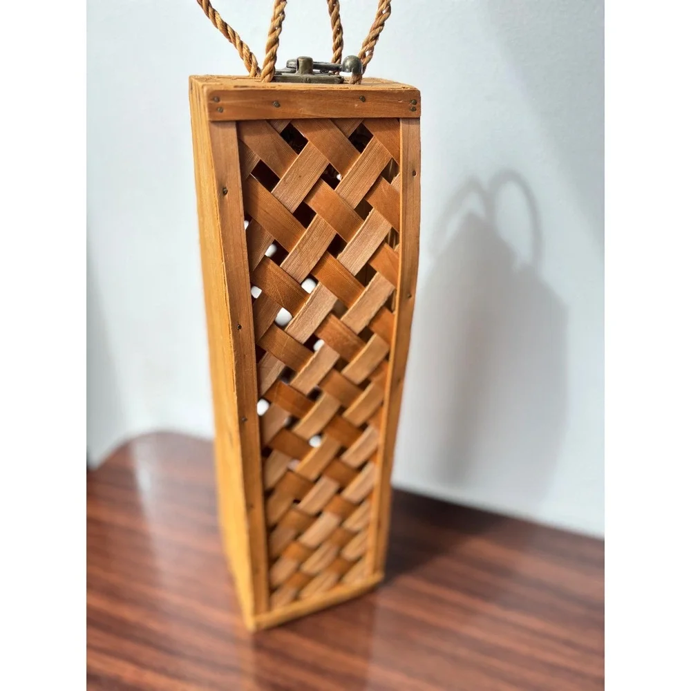 Vtg Wooden Lattice Wine Bottle Carrier‎ Box with Rope Handles and Brass Latch